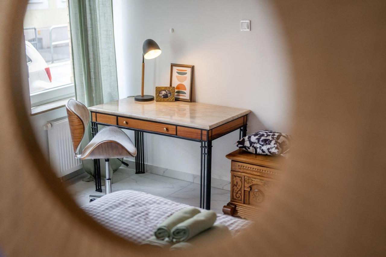 Wohlfuehlwohnung Mit 25 Qm Terrasse, Netflix Koblenz  Luaran gambar