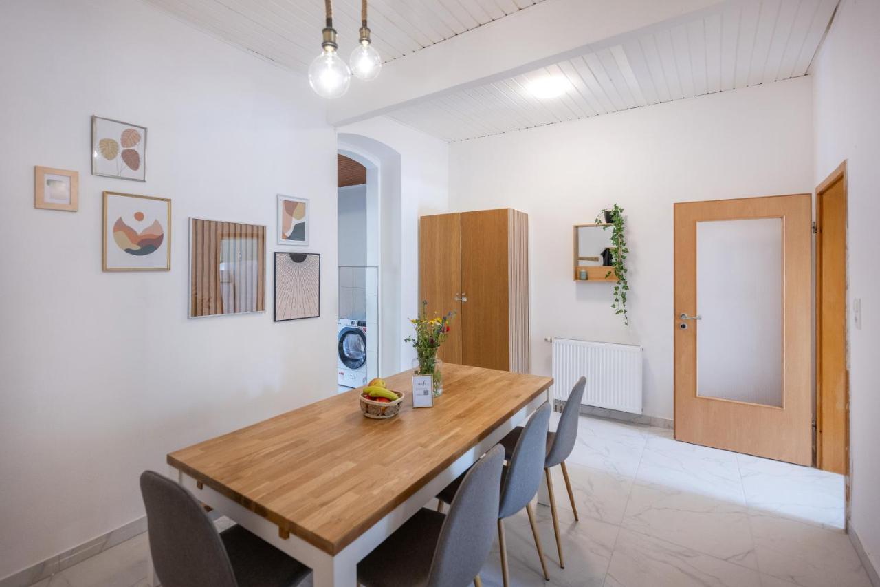 Wohlfuehlwohnung Mit 25 Qm Terrasse, Netflix Koblenz  Luaran gambar