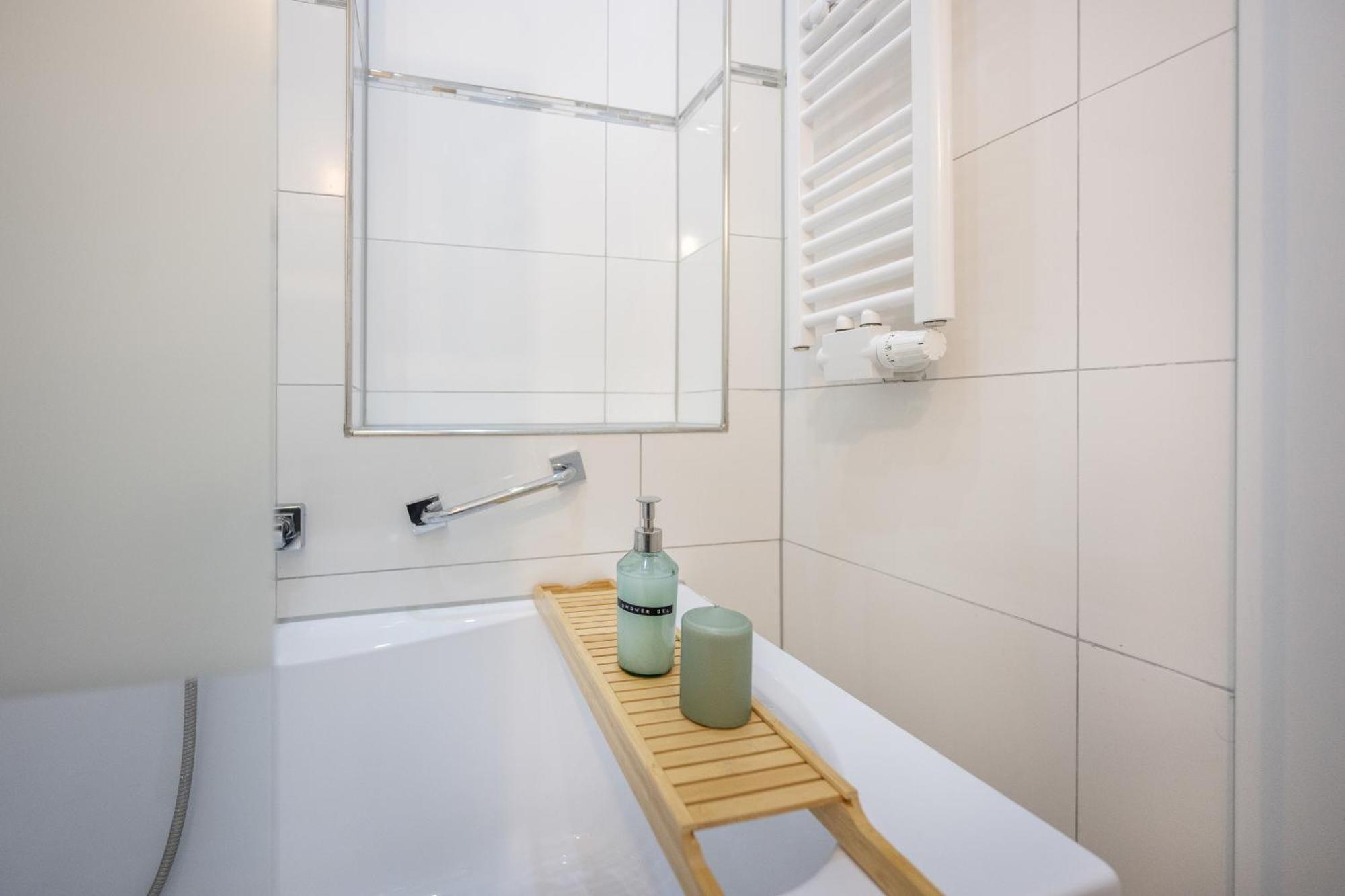 Wohlfuehlwohnung Mit 25 Qm Terrasse, Netflix Koblenz  Luaran gambar