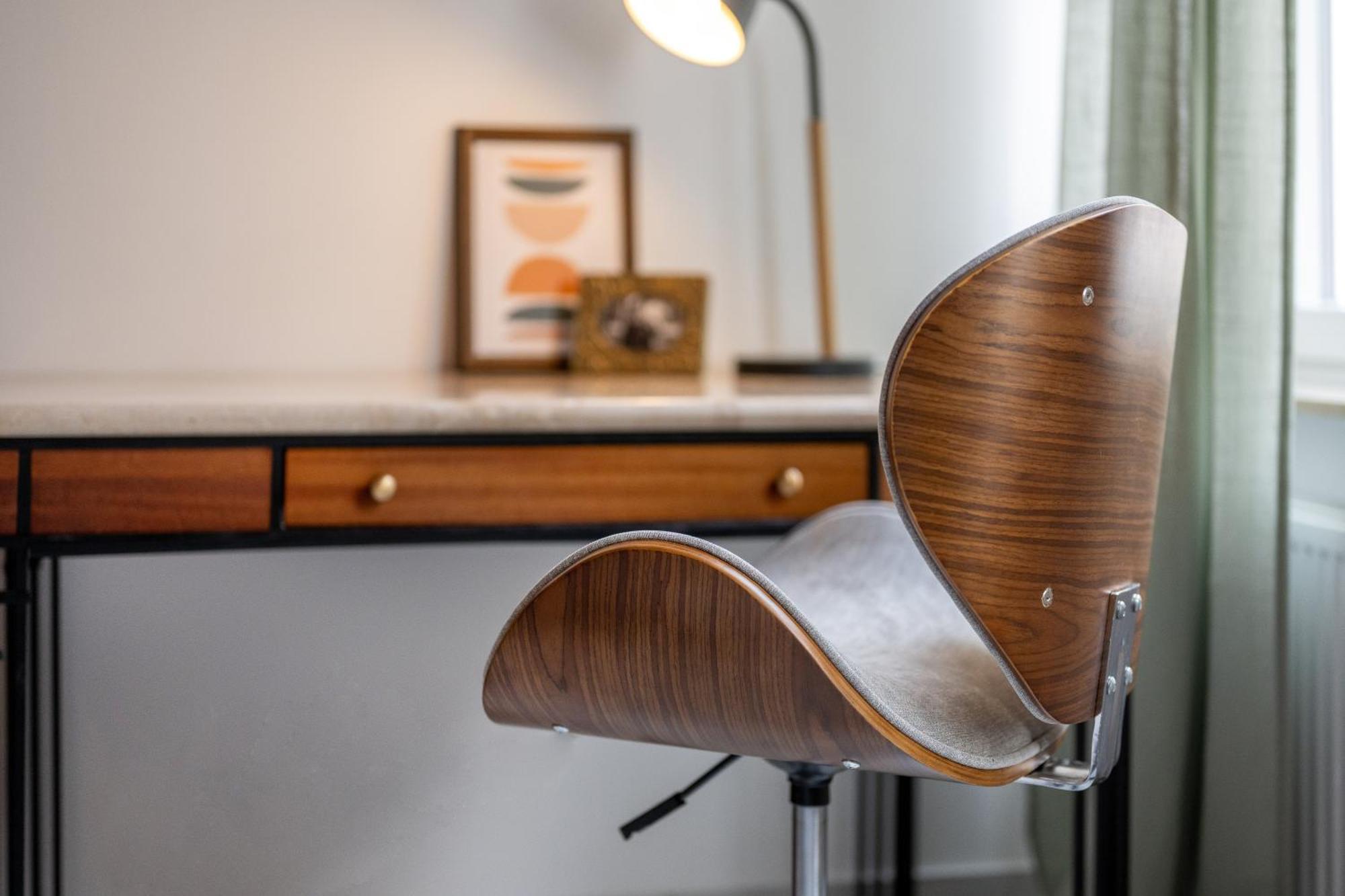 Wohlfuehlwohnung Mit 25 Qm Terrasse, Netflix Koblenz  Luaran gambar